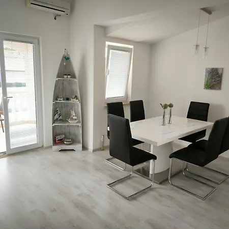 & Ana 2 Zadar